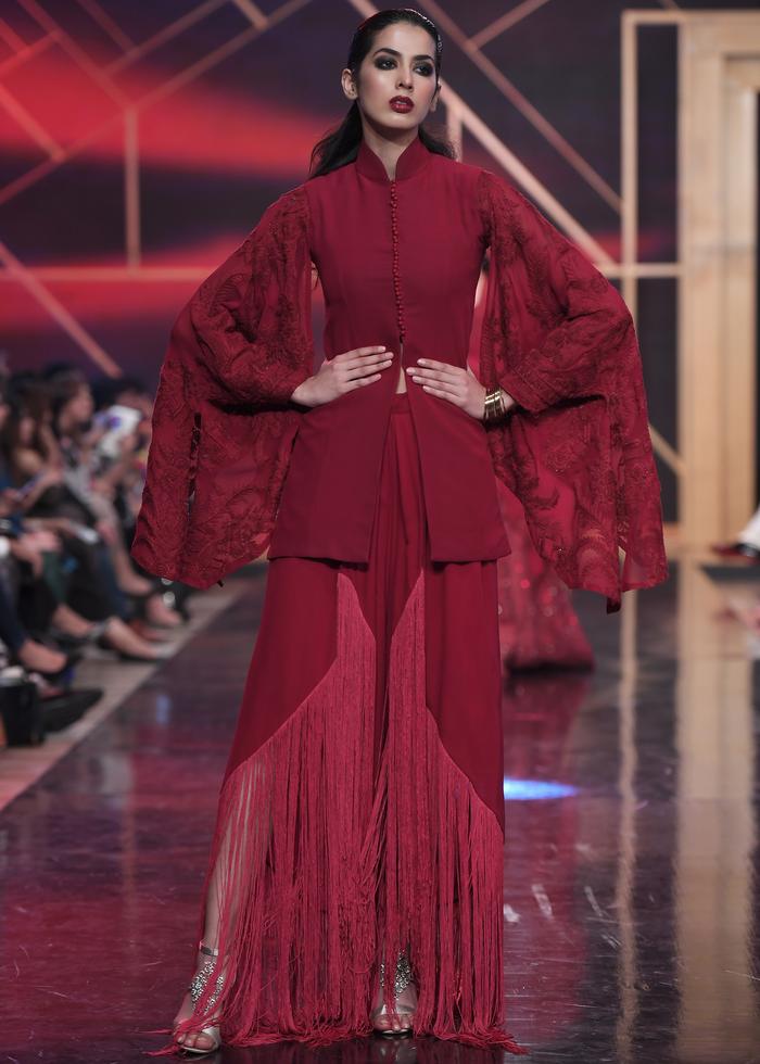 Dynamite_Rosso_Womens_Outfits