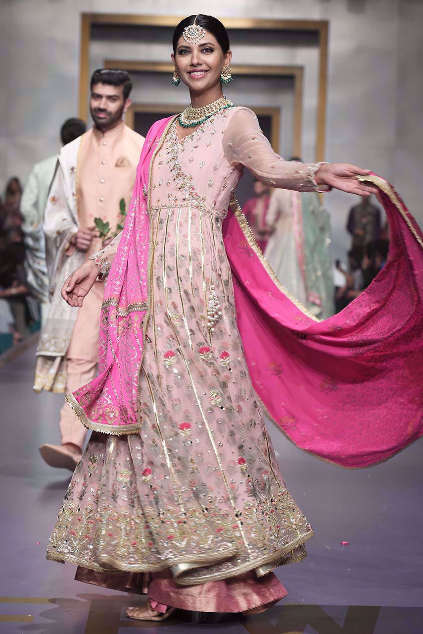 Roshanara_Womens_Outfits-1