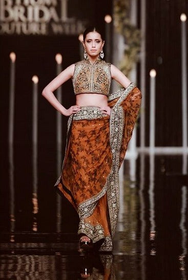 Rust_Saree_Womens_Outfits