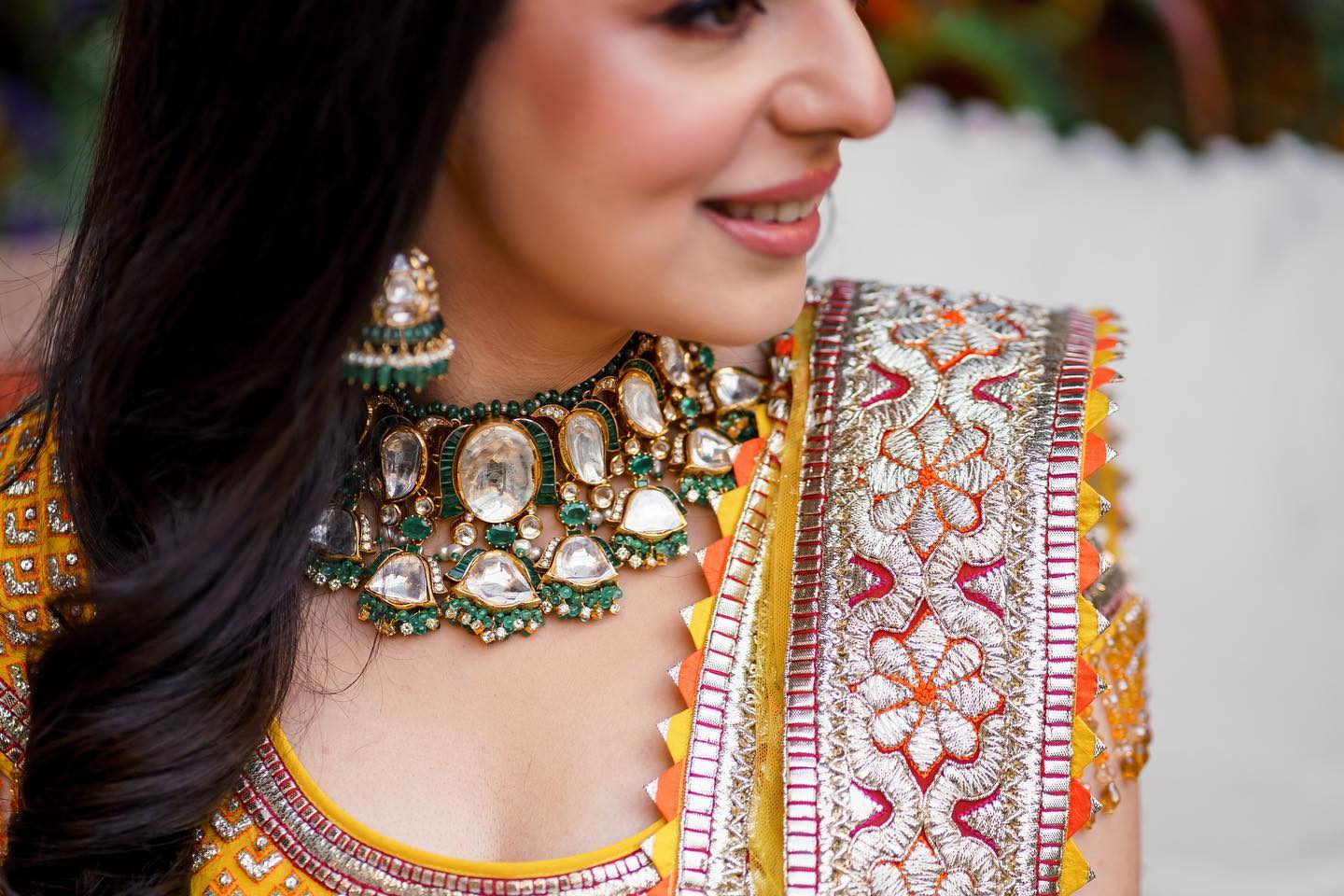 How to Choose Necklines and Jewelry for Indian Outfits in Chicago