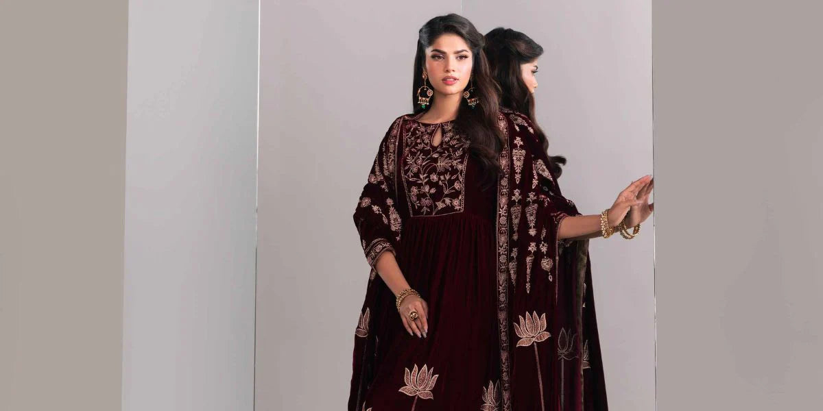 How to Wear Pakistani Formal Clothes at American Events
